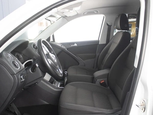 Внедорожник Volkswagen Tiguan 2013 года, 880000 рублей, Омск