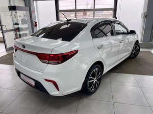 Седан Kia Rio 2017 года, 1325000 рублей, Красноярск