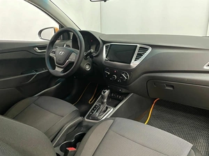Седан Hyundai Solaris 2017 года, 1345000 рублей, Красноярск