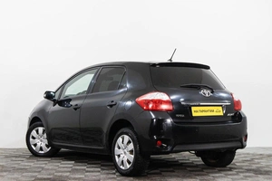 Хетчбэк Toyota Auris 2011 года, 1009000 рублей, Сургут
