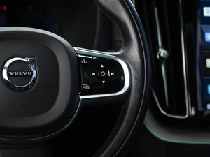 Внедорожник Volvo XC60 2021 года, 3997055 рублей, Москва