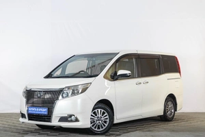 Минивэн Toyota Esquire 2015 года, 2319000 рублей, Тюмень