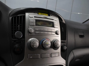 Минивэн Hyundai H-1 2013 года, 1900000 рублей, Омск