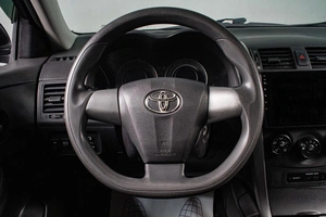 Седан Toyota Corolla 2012 года, 1029000 рублей, Сургут