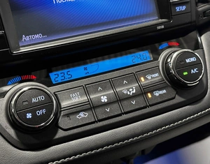 Внедорожник Toyota RAV4 2017 года, 2657000 рублей, Красноярск