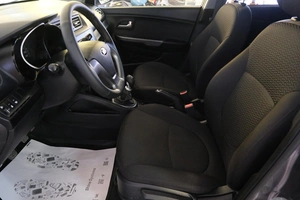Седан Kia Rio 2015 года, 989000 рублей, Омск