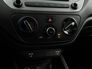 Седан Hyundai Solaris 2019 года, 1357077 рублей, Москва