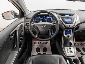 Седан Hyundai Avante 2011 года, 1050000 рублей, Красноярск