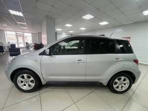 Хетчбэк Toyota Ist 2002 года, 550000 рублей, Ачинск