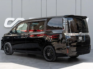 Минивэн Toyota Voxy 2017 года, 1750000 рублей, Краснодар