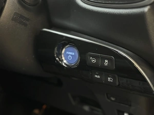 Лифтбек Toyota Prius 2016 года, 1897000 рублей, Красноярск