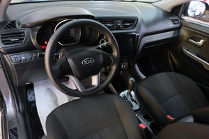 Седан Kia Rio 2013 года, 889000 рублей, Омск