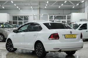 Седан Volkswagen Polo 2017 года, 949000 рублей, Омск