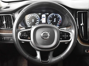 Внедорожник Volvo XC60 2018 года, 3553900 рублей, Казань