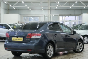Седан Toyota Avensis 2009 года, 999000 рублей, Омск