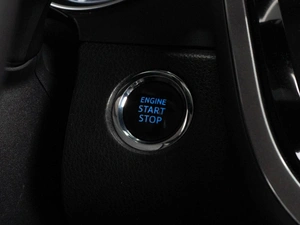 Седан Toyota Camry 2019 года, 2449000 рублей, Тюмень