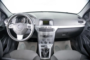 Седан Opel Astra 2014 года, 899000 рублей, Пермь