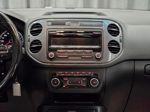 Внедорожник Volkswagen Tiguan 2011 года, 1150000 рублей, Красноярск