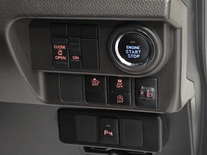 Минивэн Toyota Roomy 2021 года, 1040000 рублей, Красноярск