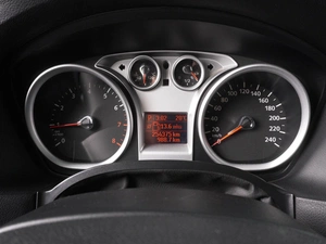 Хетчбэк Ford Focus 2008 года, 470000 рублей, Красный Пахарь