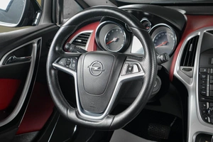 Хетчбэк Opel Astra GTC 2013 года, 1439000 рублей, Тюмень