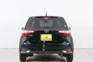 Хетчбэк Toyota Vitz 2017 года, 829000 рублей, Красноярск