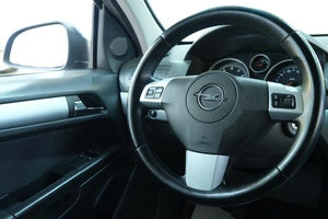 Универсал Opel Astra 2010 года, 699000 рублей, Омск