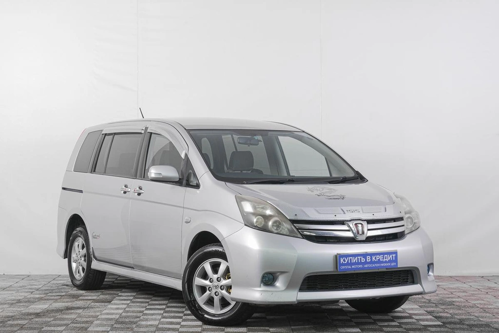 Минивэн Toyota Isis 2009 года, 1109000 рублей, Кемерово
