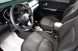 Хетчбэк Kia Rio 2013 года, 1039000 рублей, Сургут
