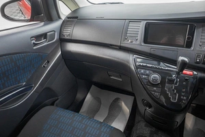 Минивэн Toyota Isis 2013 года, 1279000 рублей, Барнаул