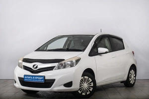 Хетчбэк Toyota Vitz 2013 года, 739000 рублей, Томск