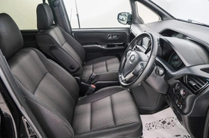 Минивэн Toyota Voxy 2018 года, 1899000 рублей, Красноярск