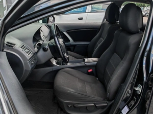 Седан Toyota Avensis 2012 года, 1370000 рублей, Краснодар