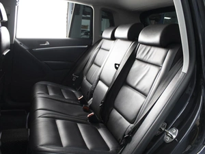 Внедорожник Volkswagen Tiguan 2011 года, 1290000 рублей, Омск