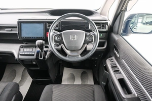 Минивэн Honda Stepwgn Spada 2015 года, 1559000 рублей, Красноярск
