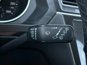 Внедорожник Volkswagen Tiguan 2018 года, 2599000 рублей, Ижевск