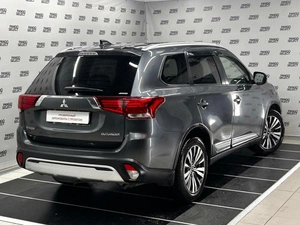 Внедорожник Mitsubishi Outlander 2018 года, 2017600 рублей, Красноярск