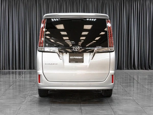 Минивэн Toyota Esquire 2019 года, 2449000 рублей, Тюмень