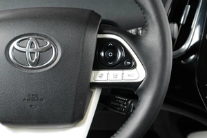 Лифтбек Toyota Prius 2017 года, 2489000 рублей, Тюмень