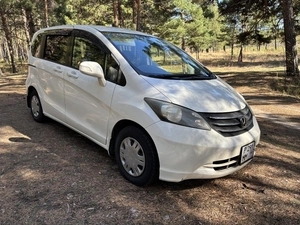 Минивэн Honda Freed 2009 года, 900000 рублей, Абакан