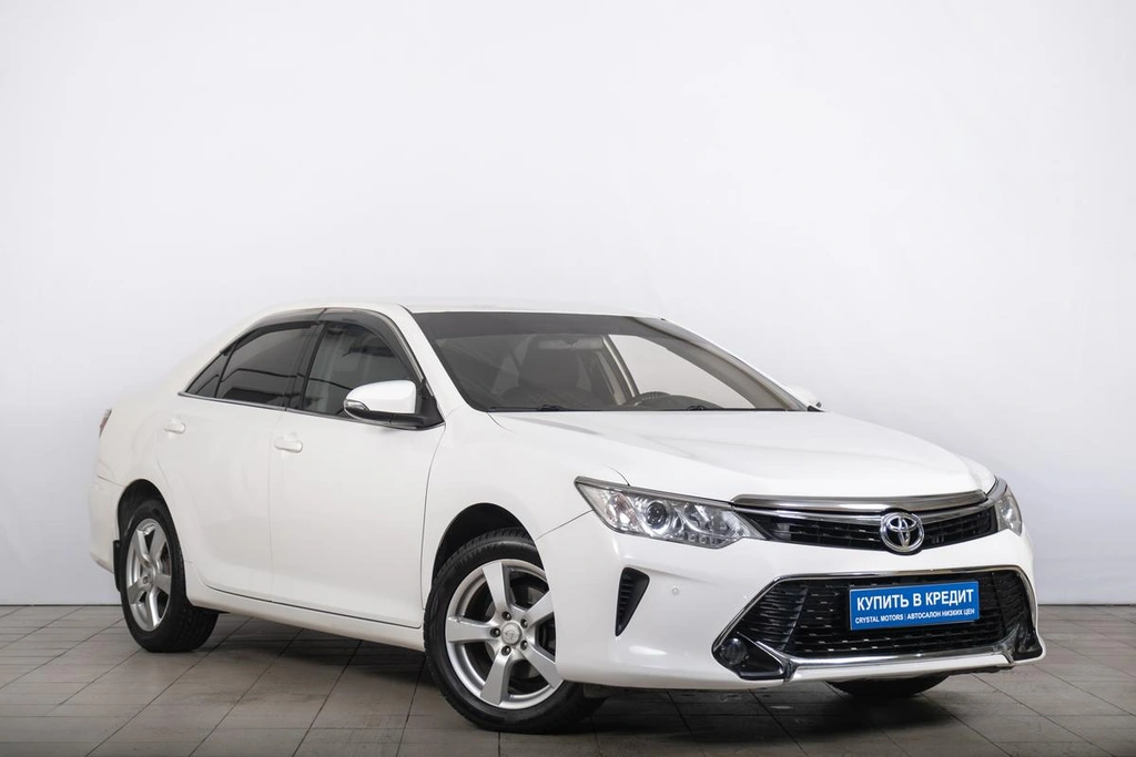 Седан Toyota Camry 2017 года, 1989000 рублей, Томск
