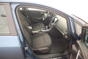 Седан Opel Astra 2014 года, 955000 рублей, Орёл