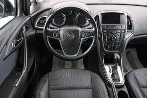 Седан Opel Astra 2014 года, 929000 рублей, Красноярск