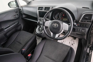 Хетчбэк Toyota Ractis 2011 года, 899000 рублей, Красноярск