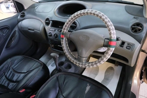 Хетчбэк Toyota Vitz 2001 года, 339000 рублей, Омск