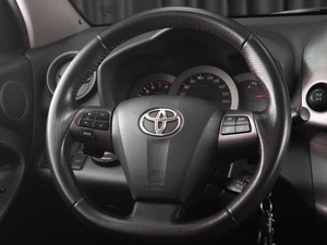 Внедорожник Toyota RAV4 2011 года, 1249000 рублей, Тюмень