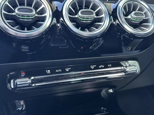 Седан Mercedes-benz CLA-класс 2019 года, 3450000 рублей, Уфа