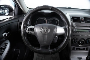 Седан Toyota Corolla 2011 года, 989000 рублей, Пермь