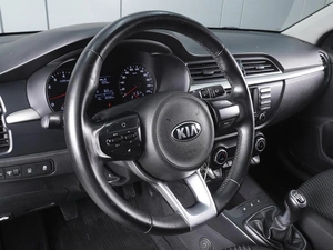 Седан Kia Rio 2017 года, 1220000 рублей, Ростов-на-Дону