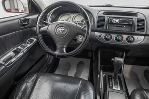 Седан Toyota Camry 2001 года, 689000 рублей, Барнаул